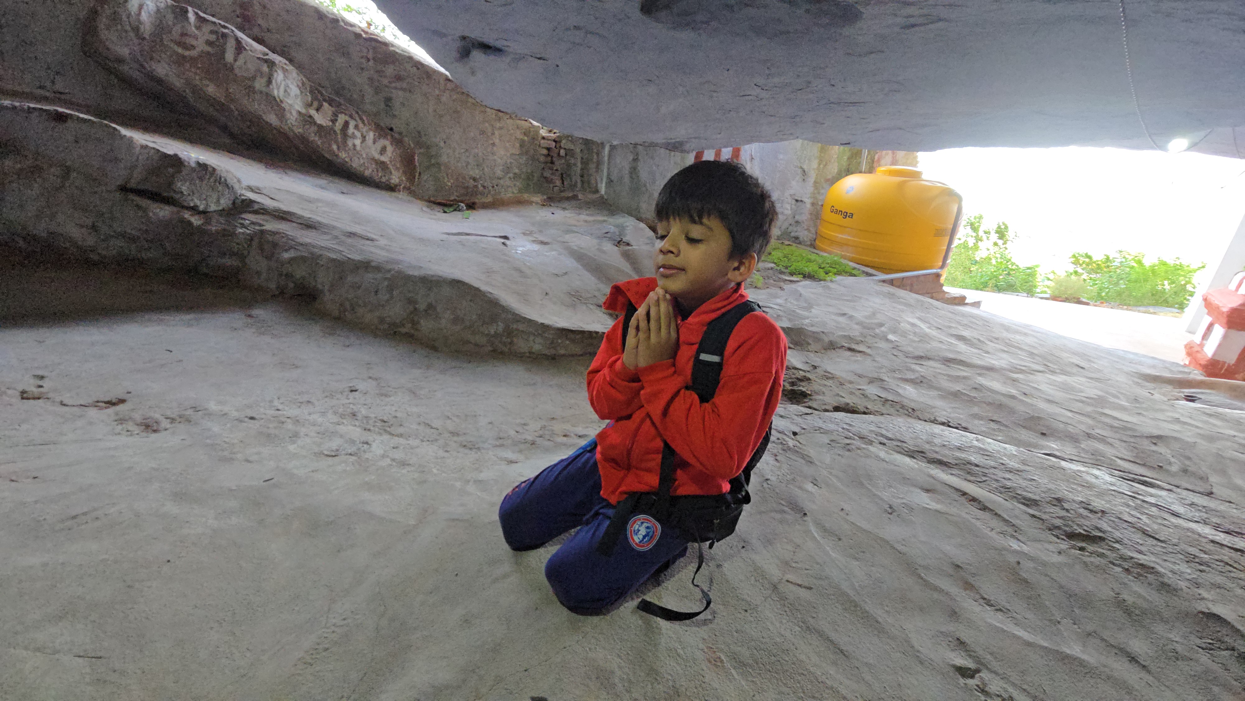 Rayakottai Fort Hill Trek – Ruins and Caves