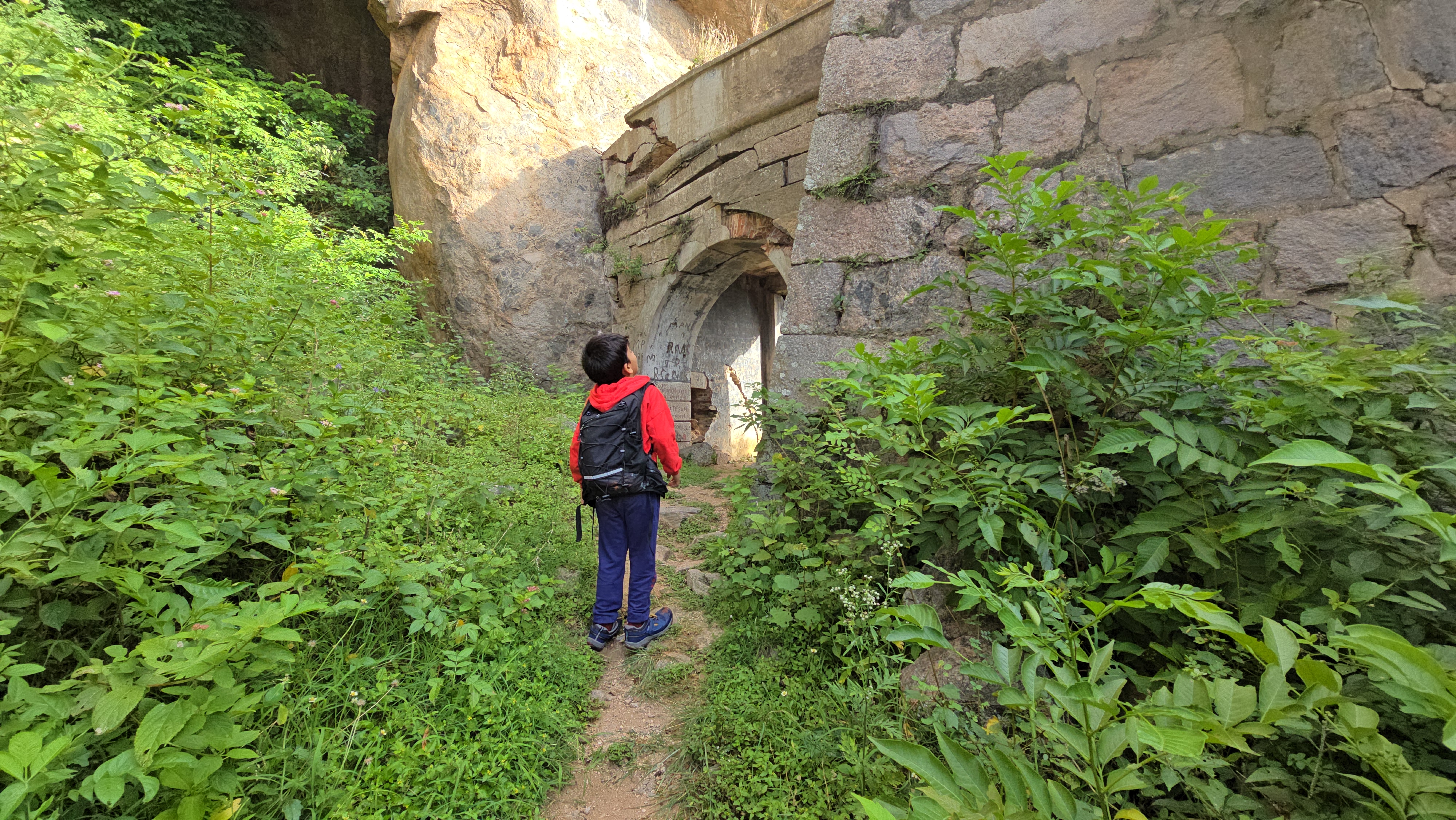 Rayakottai Fort Hill Trek – Ruins and Caves